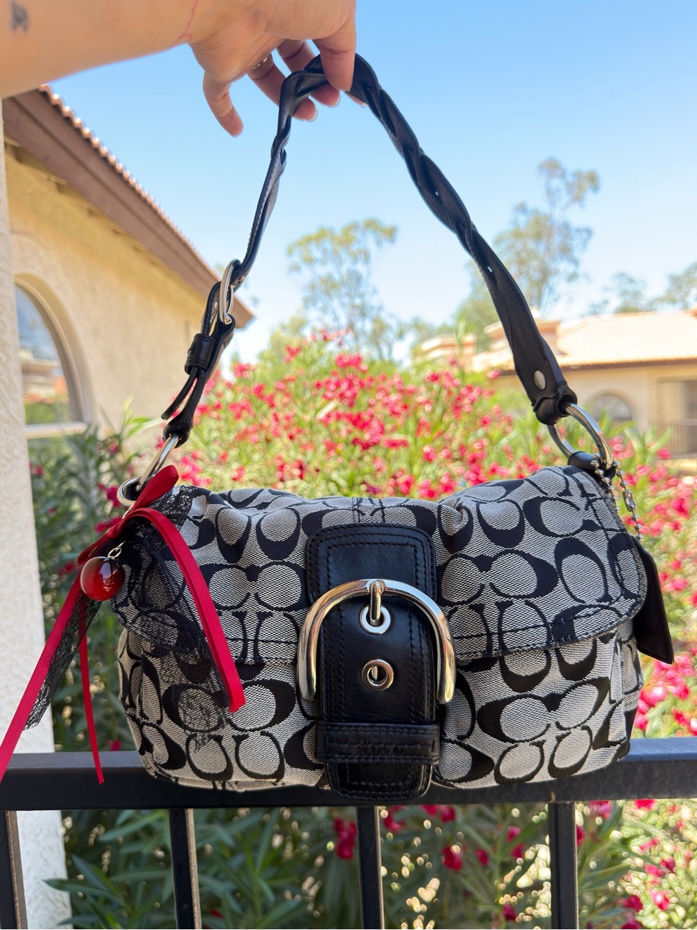 ✨ Y2K ICON: Vintage Coach Soho Signature Flap Bag 🖤✨